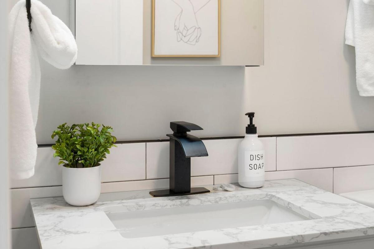2 Bed & 3 Bath Chicago Condo Zewnętrze zdjęcie