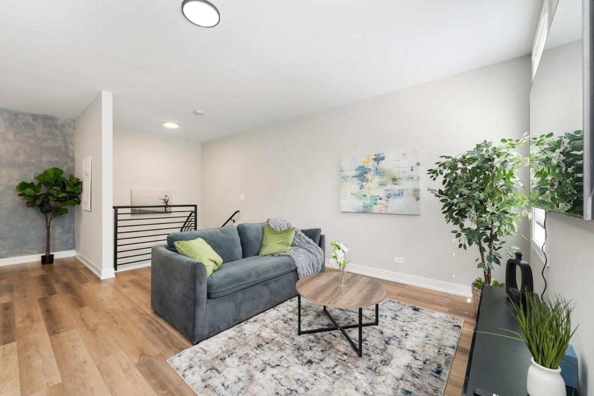 2 Bed & 3 Bath Chicago Condo Zewnętrze zdjęcie