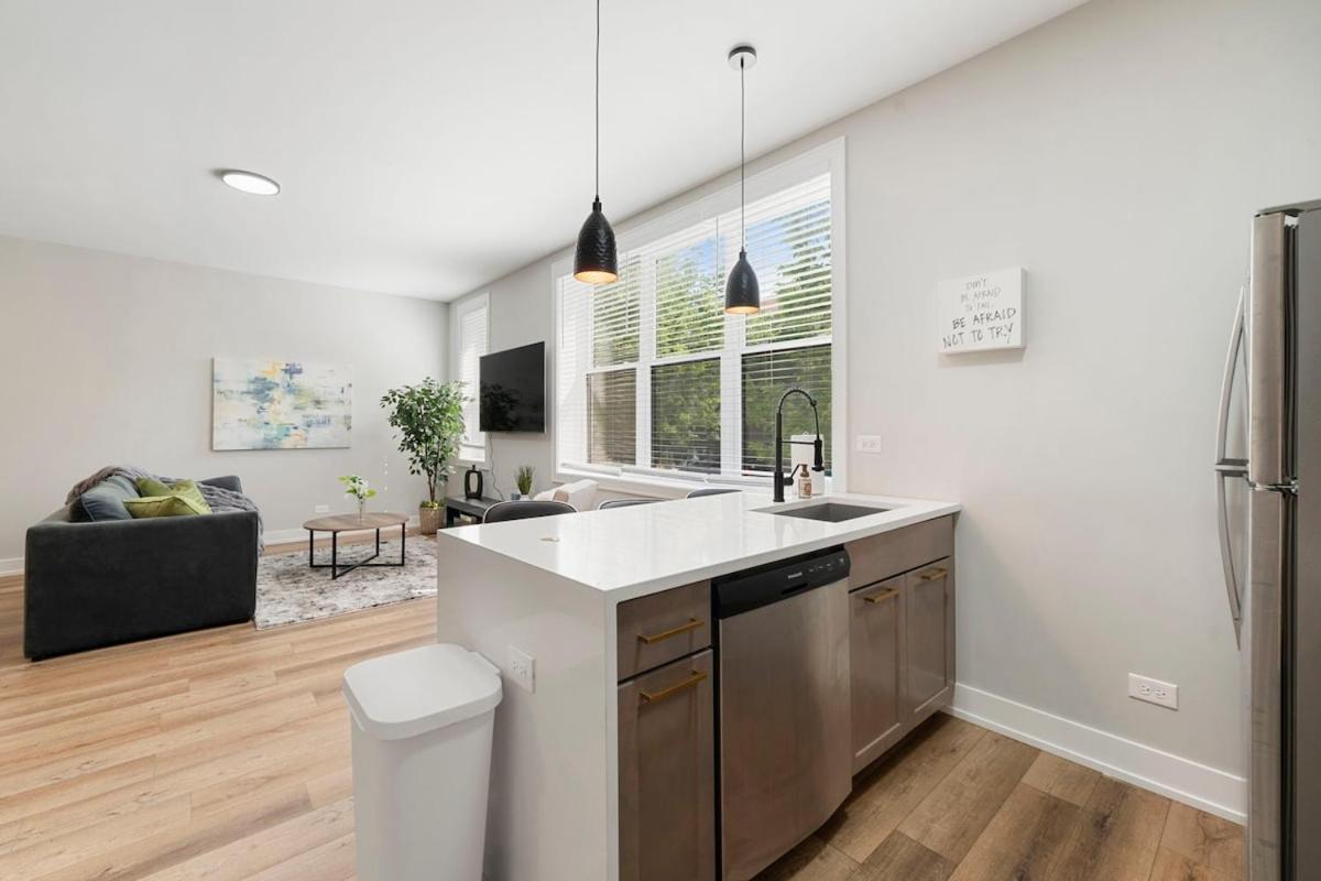 2 Bed & 3 Bath Chicago Condo Zewnętrze zdjęcie